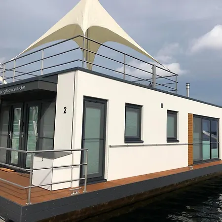 Hausboot Lutki - Lp2 بوتيل Laasow