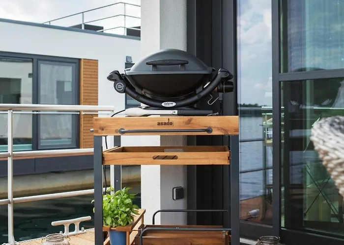 Hausboot Lutki - Lp2 بوتيل *